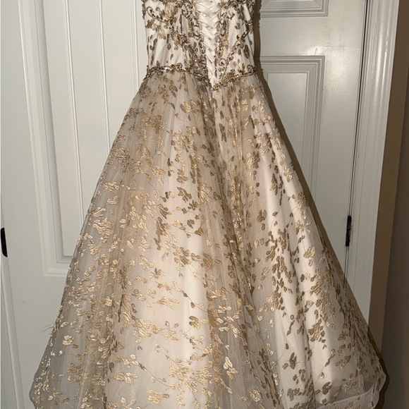 Elegant Gold and White Gown - Picture 2 of 7